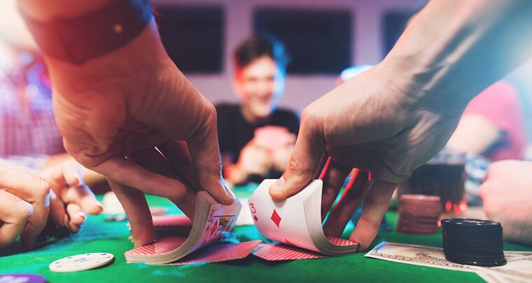 Are you aware of these differences between live and online poker?