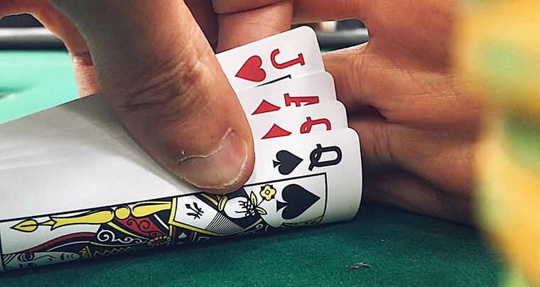 Thinking of switching from Hold'em to Omaha? Read our tips first!