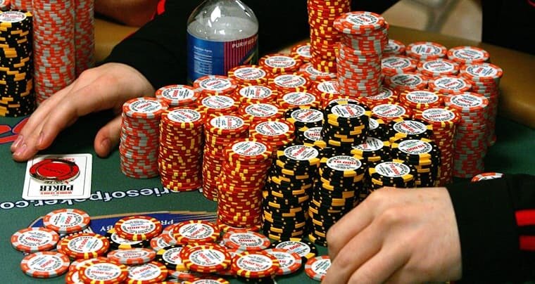 Make these considerations before becoming a poker pro